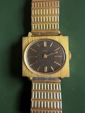 Vintage Timex mechanical ladies watch. Running well